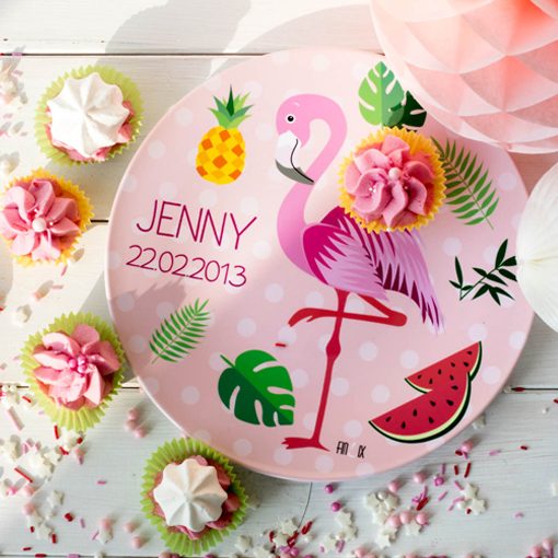 Melaminteller mit Flamingo und Namen Teller mit fließendem Flamingo, Ananas, Wassermelone und rosa Cupcakes.